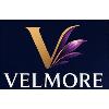 v velmore logosu